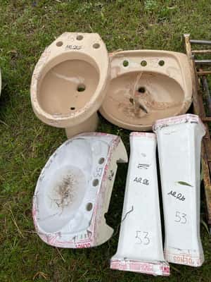 Lote 2 PILETAS CON 2 PEDESTALES Y WATER