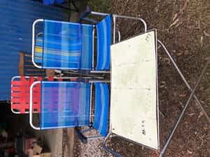 Lote 4 SILLAS PLAYERAS-2SILLAS DE MADERA-MESITA DE CAMPING