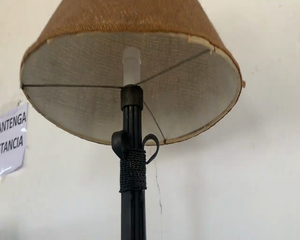 Lote LAMPARA DE MESA DE HIERRO