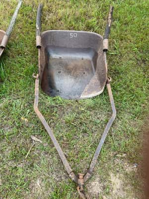 Lote CARRETILLA HIERRO PARA TRACTOR