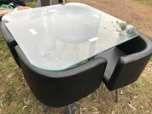 Lote MESA DE VIDRIO CON 4 SILLAS 1X1