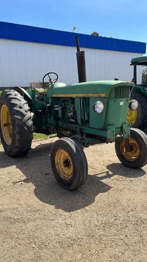  TRACTOR JHON DEERE 3240