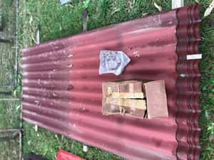 Lote LOTE CHAPAS DE CARTON CON CAJA CON CLAVOS 2,OOMT