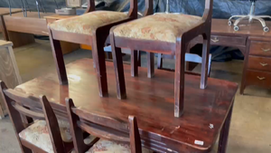 Lote JUEGO DE COMEDOR CON 6 SILLAS