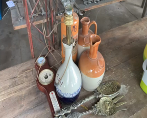Lote 3 PORRONES BARRO-LAMPARA-TACITAS-TERMOMETRO-CUCHARAS BRONCE