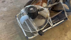 Lote SILLA, VENTILADOR Y OTROS