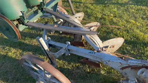 Lote ARADO 4 REJAS CON MÁQUINA DE