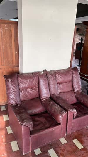  2 Sofa individuales de cuerina