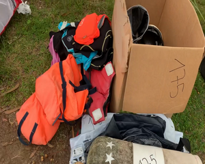 Lote COLCHONES INFLABLES-CHALECOS SALVAVIDAS-CASCOS BICI-SACO BOXEO
