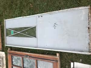Lote PUERTA DE CHAPA CON VIDRIO Y REJA