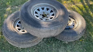 Lote TRES RUEDAS COMPLETAS
