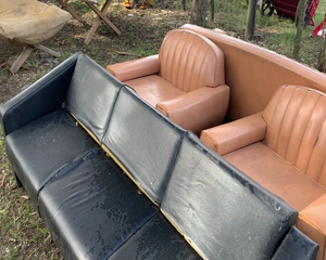 Lote JUEGO LIVING MARRON Y SOFACAMA NEGRO