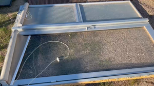 Lote PUERTA DE ALUMINIO CON CORTINA