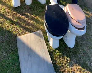 Lote JUEGO DE BAÑO Y MESADA DE MARMOL