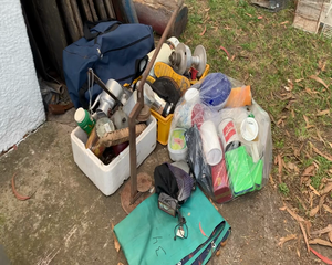 Lote BOLSO-ART COCINA-TAPABOLLONES-TRAMPA NUTRIA-LAMPARA Y OTROS