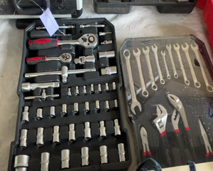Lote CAJA CON DADOS Y HERRAMIENTAS
