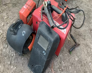 Lote CARGADOR DE BATERIA -SOLDADORA CON MASCARAS