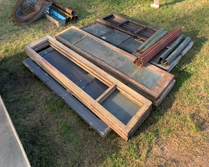 Lote PUERTAS-VENTANAS Y ESTERAS