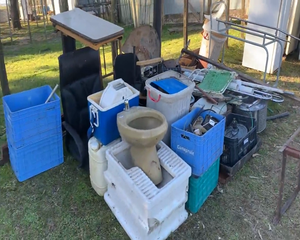 Lote MOSTRADOR-VIDET-CAJONES-TACHO BASURA Y OTROS