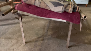 Lote cama de hierro con colchas etc