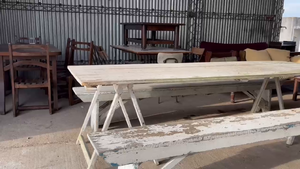 Lote mesa con caballetes 