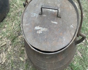 Lote OLLA DE HIERRO CON TAPA GRANDE 