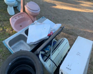 Lote 2 CUBIERTAS-AIRE ACOND-TV-MESADA C/PILETA-BOLSONES-CARPA
