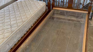 Lote 2 CAMAS DE 1 PLAZA CON COLCHONES