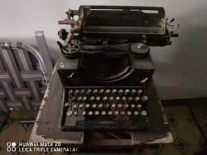  Maquina antigua de escribir