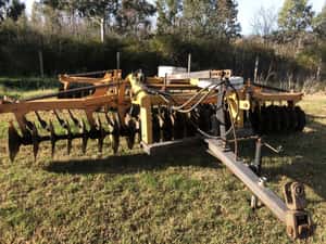 Lote Rastra niveladora Baldan Bia 44 discos articulada 