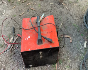 Lote CARGADOR DE BATERIA -SOLDADORA CON MASCARAS