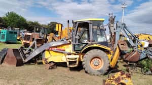 Lote RETROEXCAVADORA VOLVO BL60 4X4 - CED14 / 2011