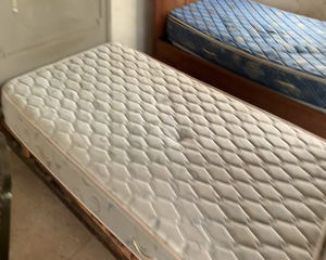 Lote CAMA DE 1 PLAZA CON COLCHON DE MADERA