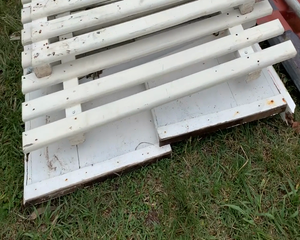 Lote PUERTA DE MADERA BAJO MESADA Y REPISAS