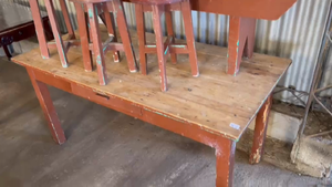 Lote MESA, BANCO Y TABURETES