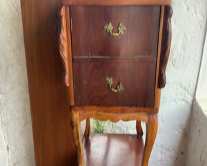 Lote 2 MESAS DE LUZ DE MADERA- REPISA