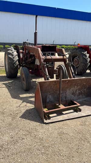  TRACTOR INTERNACIONAL 784 CON PALA