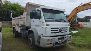 Lote VOLKSWAGEN CAMION VW 17.220/43 CAJA VOLCADORA 7/8M3 - FXQ800 / 2006